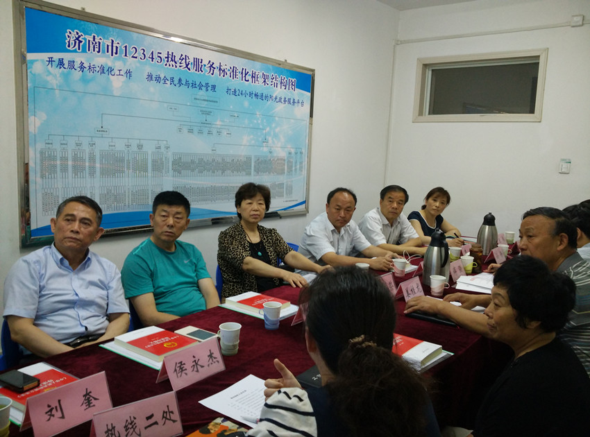 驻槐荫区市人大代表接听12345市民服务热线