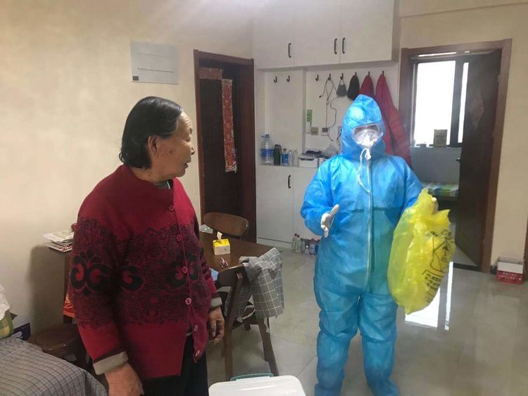 【民呼我应,代表有约】连轴转的“大白”——槐荫区人大代表王司菊