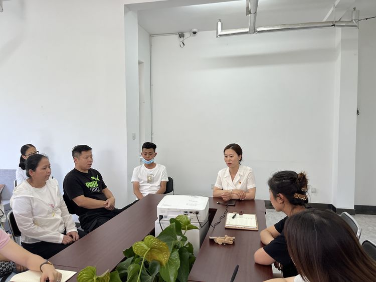 【民呼我应,代表有约】把脉城区“难、堵、痛”,提质文明典范城市创建——槐荫区人大代表刘宏艳