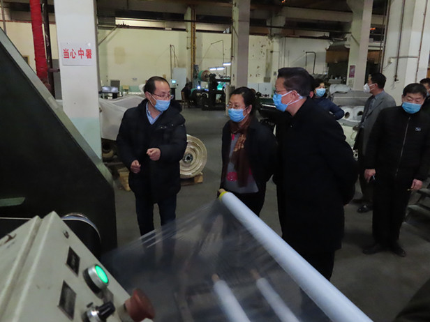 市人大常委会副主任巩宪群暗访槐荫区市场、小区疫情防控工作和企业复工情况