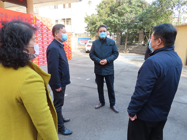 区人大常委会主任孟宪伟带队慰问疫情防控一线工作人员