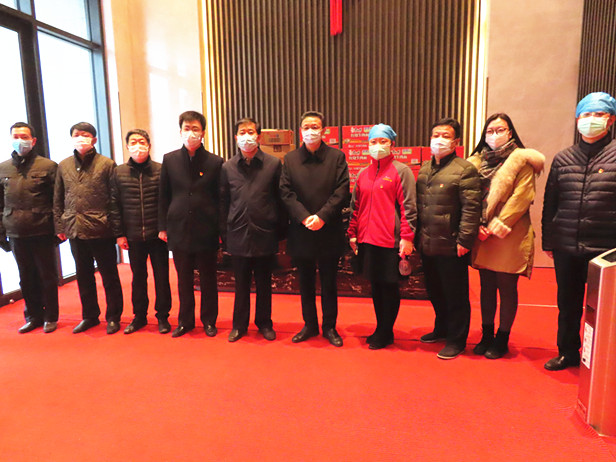 孟宪伟主任带队慰问疫情防控一线工作人员