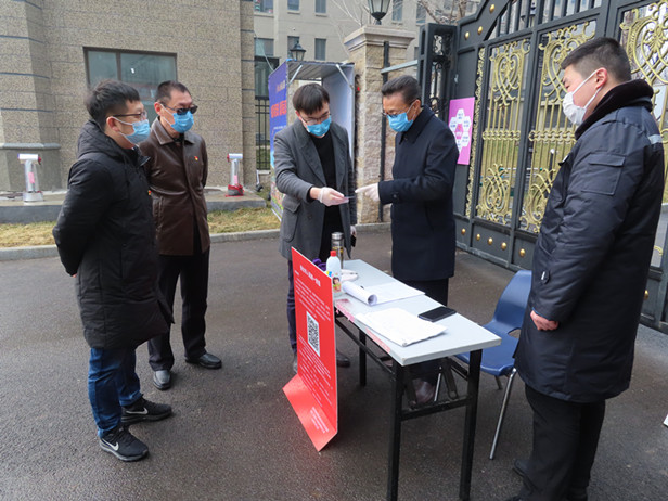 孟宪伟主任参加区人大常委会机关党支部开展的特殊主题党日活动