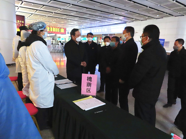 市人大常委会副主任巩宪群带队调研企业、村居、商场复工复产和疫情防控情况