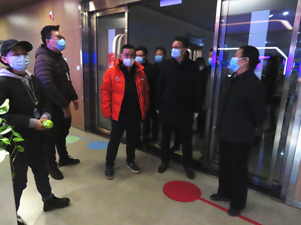 市人大常委会副主任巩宪群带队调研企业、村居、商场复工复产和疫情防控情况