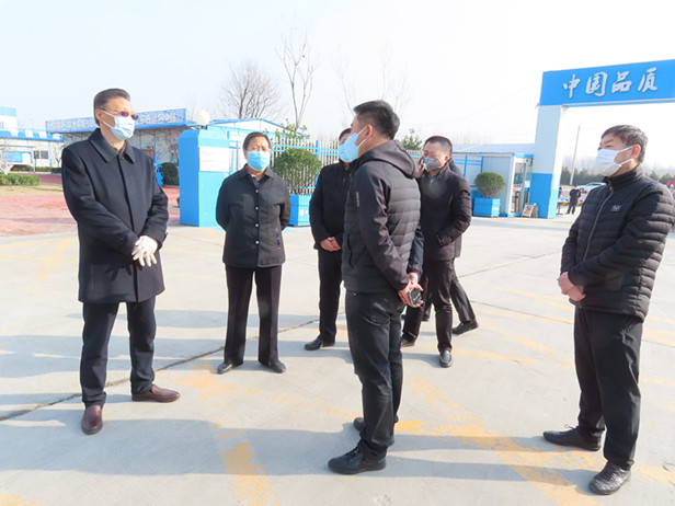 市人大常委会副主任巩宪群带队调研企业、村居、商场复工复产和疫情防控情况