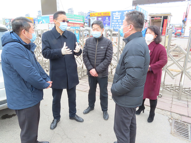 孟宪伟主任暗访匡山街道和嘉华购物广场疫情防控情况