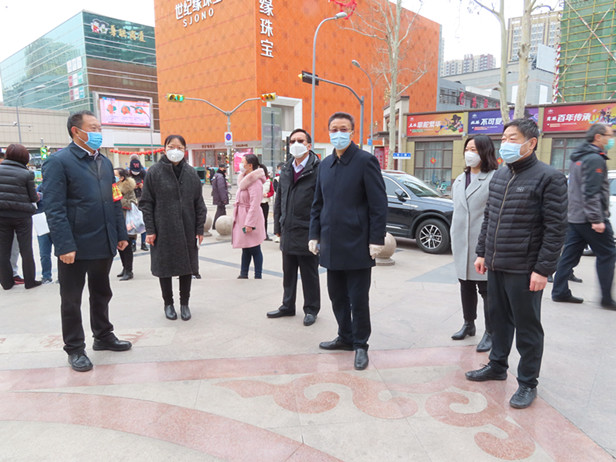 孟宪伟主任暗访匡山街道和嘉华购物广场疫情防控情况