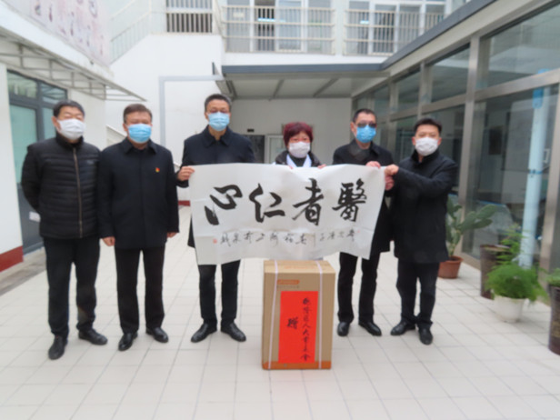 孟宪伟主任带队慰问从事医疗一线工作的区人大代表