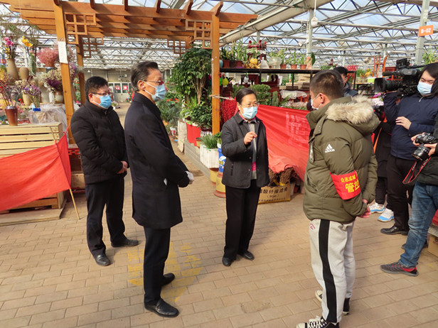 市人大常委会副主任巩宪群带队暗访槐荫区重点场所疫情防控和企业复工复产情况