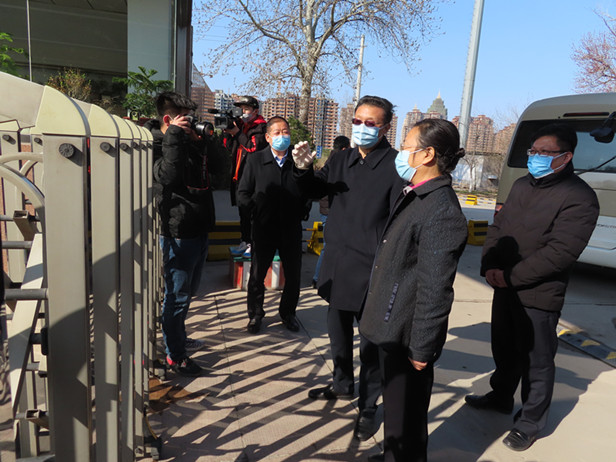 市人大常委会副主任巩宪群带队暗访槐荫区重点场所疫情防控和企业复工复产情况