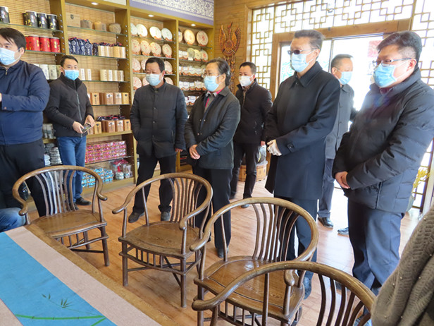 市人大常委会副主任巩宪群带队暗访槐荫区重点场所疫情防控和企业复工复产情况