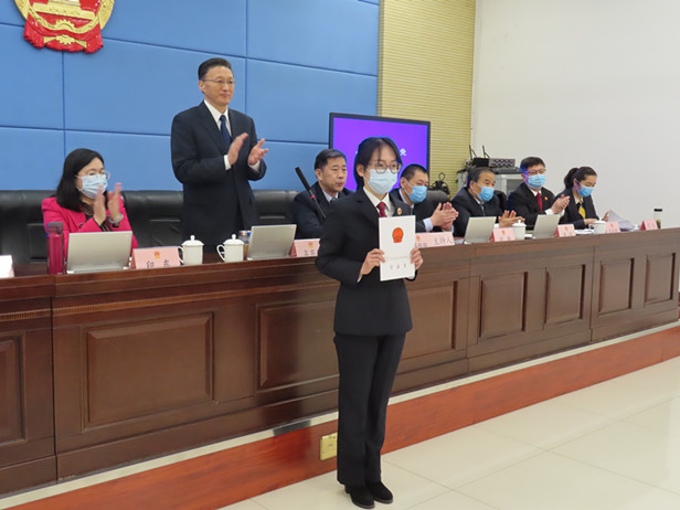区第十八届人大常委会召开第26次会议