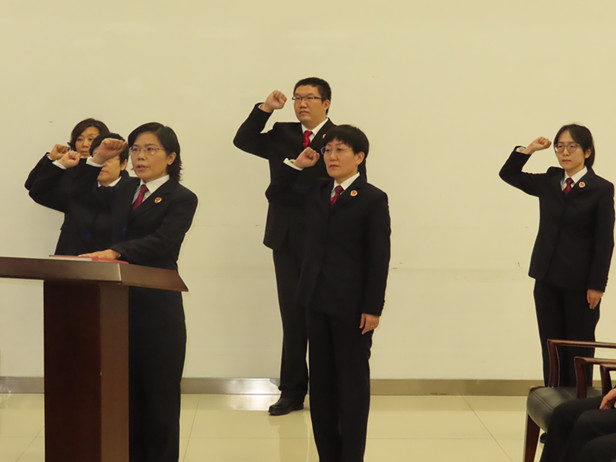 区第十八届人大常委会召开第26次会议