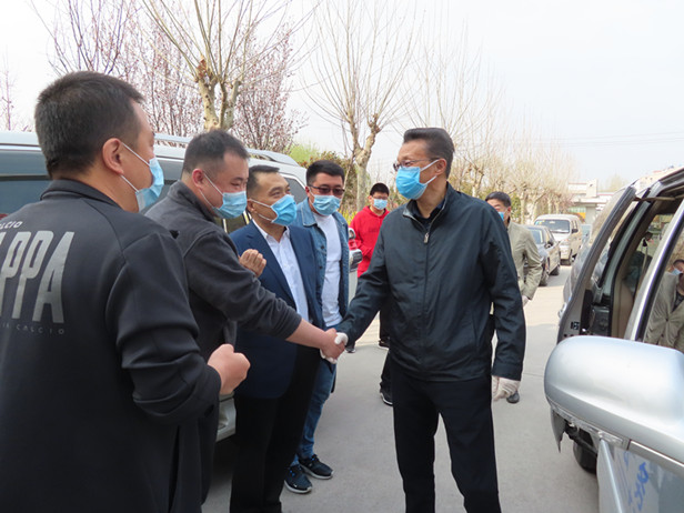 区人大常委会主任孟宪伟走访慰问济南机场槐荫防控工作组、乡村振兴服务队、市派槐荫区进项目工作组