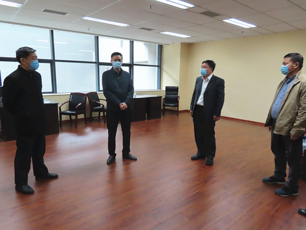 区人大常委会主任孟宪伟走访慰问济南机场槐荫防控工作组、乡村振兴服务队、市派槐荫区进项目工作组