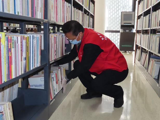 区人大常委会主任孟宪伟带队参加志愿者服务活动