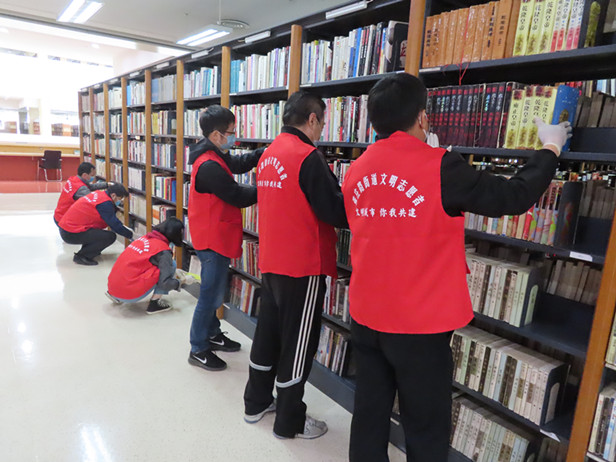 区人大常委会主任孟宪伟带队参加志愿者服务活动