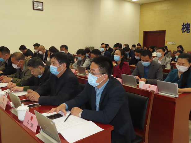 区十八届人大常委会召开第27次会议