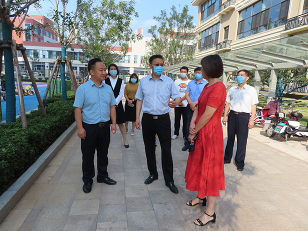 孟宪伟主任走访慰问槐荫御峰幼儿园