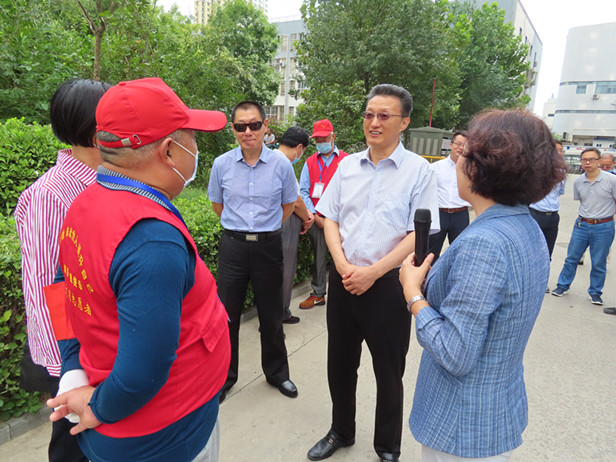 区人大常委会视察垃圾分类工作