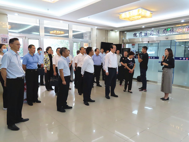 市人大常委会殷鲁谦主任到槐荫区集中联系市人大代表，接待民情联络员
