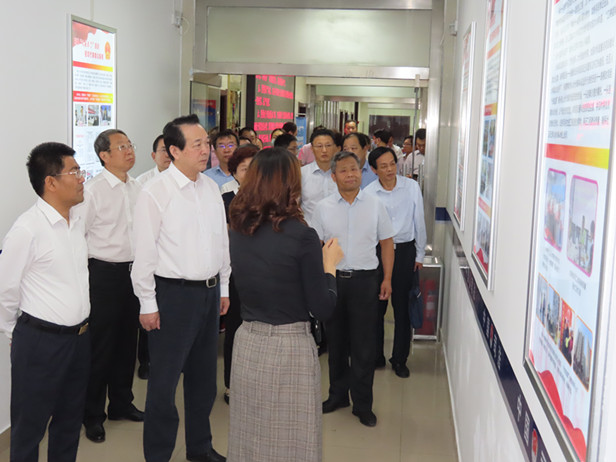 市人大常委会殷鲁谦主任到槐荫区集中联系市人大代表，接待民情联络员