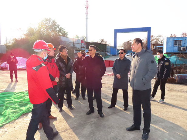 区人大常委会主任孟宪伟带队督导检查腊山街道辖区大气污染防治管控工作