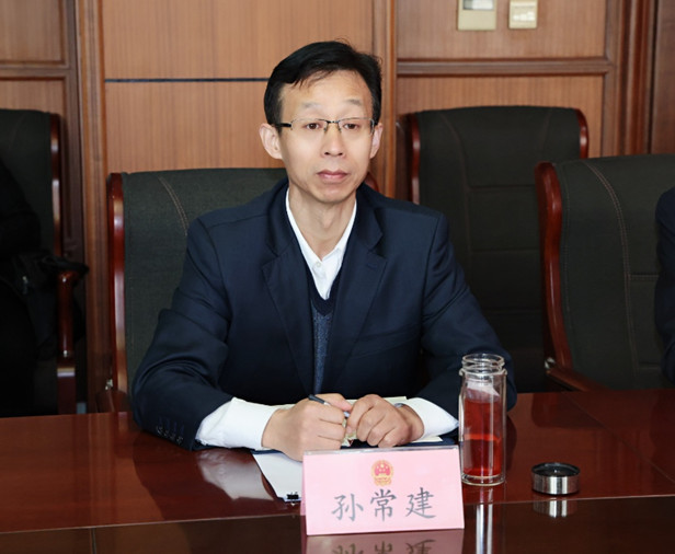 孙常建代理区长到区人大常委会征求《政府工作报告》意见
