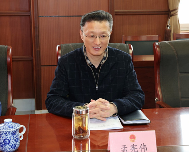 孙常建代理区长到区人大常委会征求《政府工作报告》意见