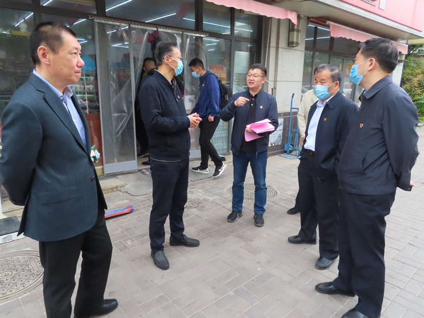 区人大常委会机关党支部与“双报到”社区共同开展主题党日活动