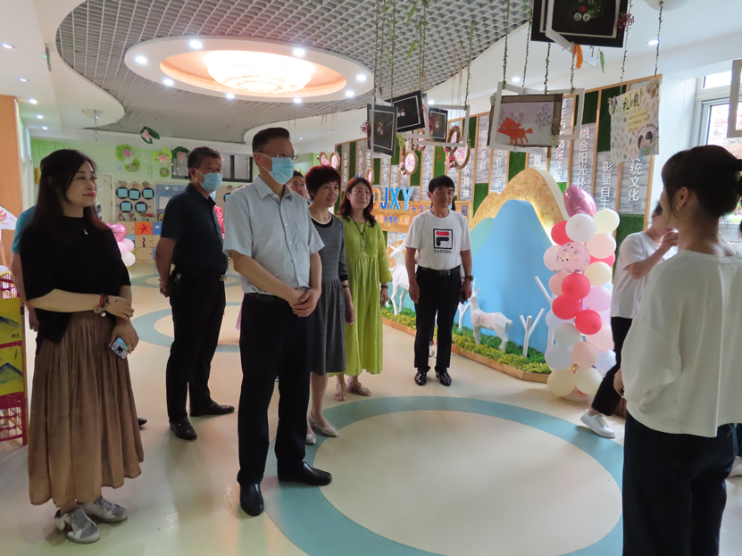 区人大常委会党组书记、主任孟宪伟“六一”节走访慰问大金新苑幼儿园