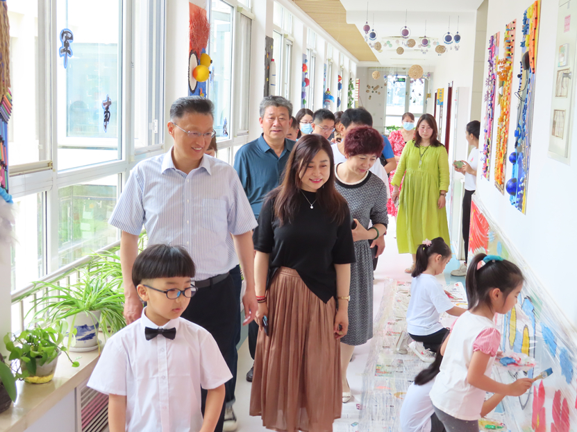 区人大常委会党组书记、主任孟宪伟“六一”节走访慰问大金新苑幼儿园