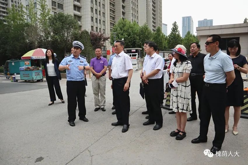 区人大常委会主任会议察看全区道路交通安全事故预防工作 