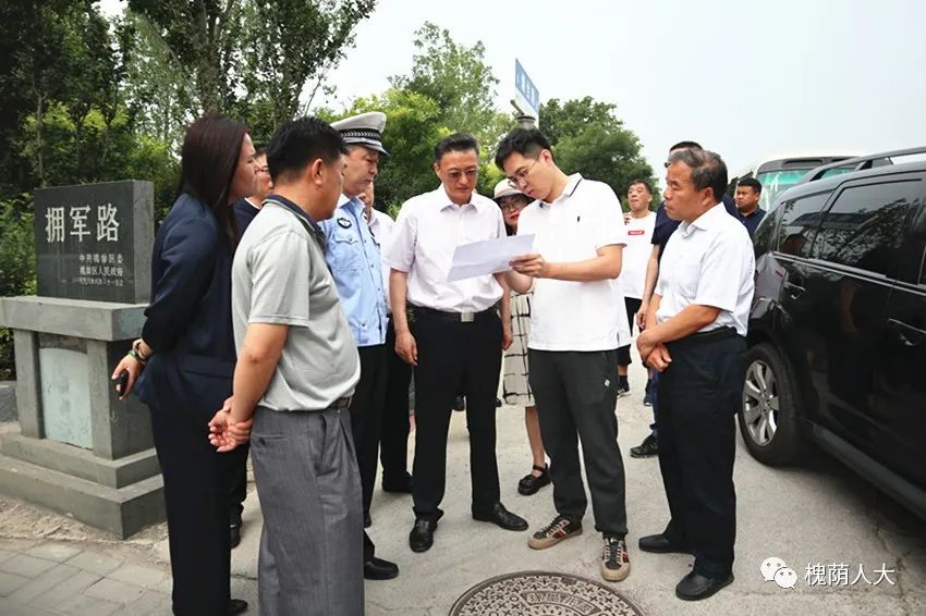 区人大常委会主任会议察看全区道路交通安全事故预防工作 