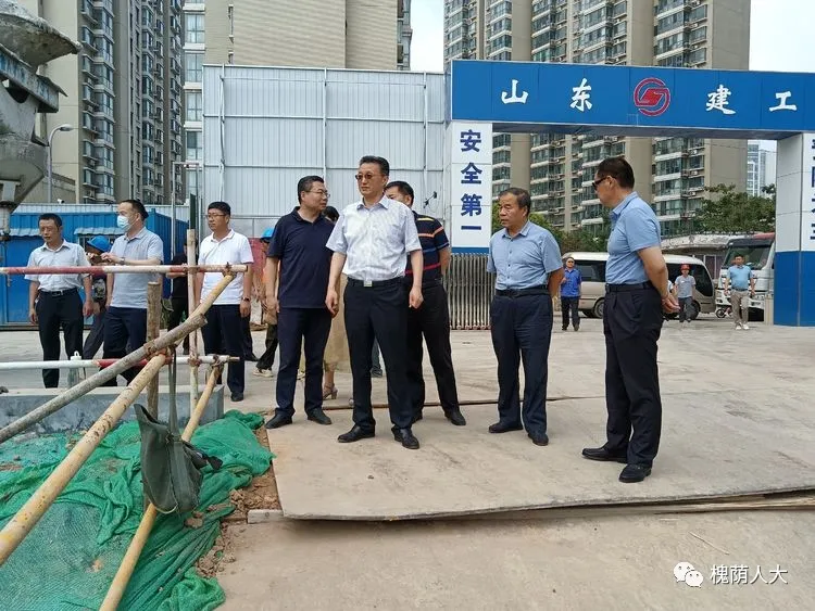 区人大常委会主任会议采取“四不两直”方式督导检查大气污染防治工作