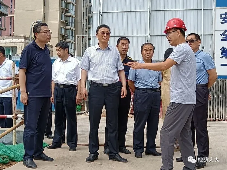 区人大常委会主任会议采取“四不两直”方式督导检查大气污染防治工作