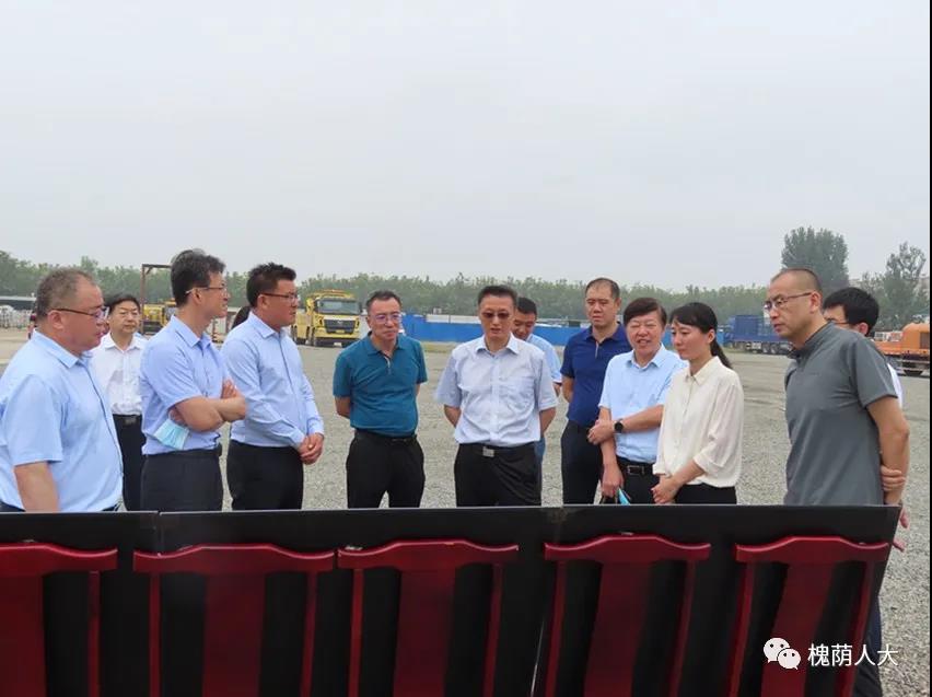 孟宪伟主任带队到重点项目现场协调解决项目推进中遇到的困难