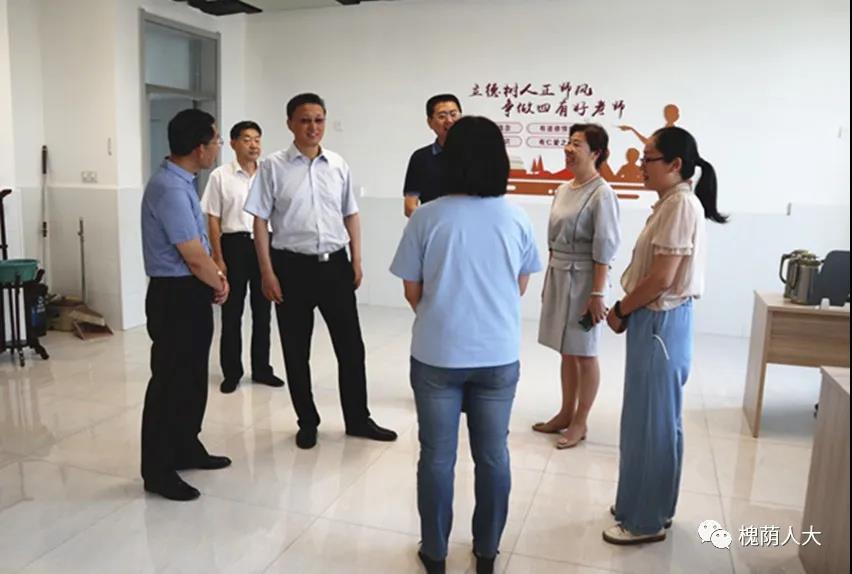 行走美丽校园,致敬辛勤园丁 ——孟宪伟主任走访慰问槐荫区医学中心实验学校