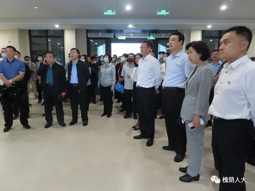 区人大常委会组织省、市、区人大代表视察全区教育工作