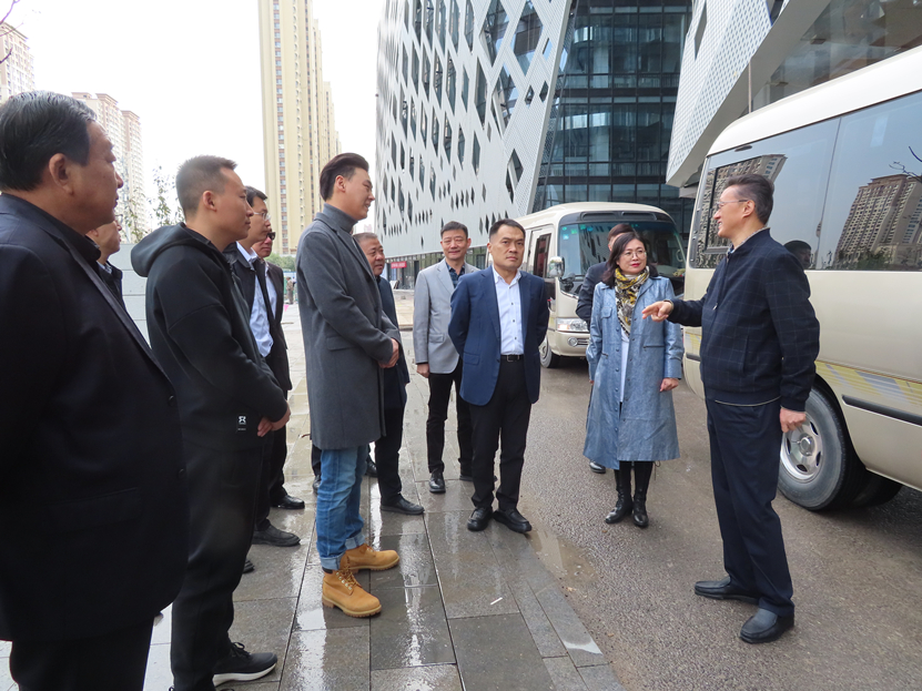 区人大常委会视察重点项目建设推进情况