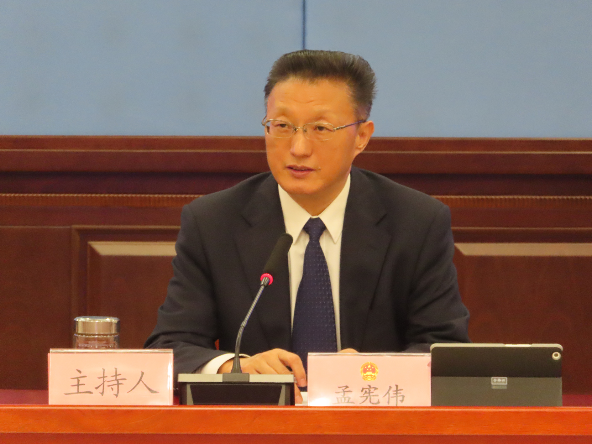 坚持生态优先 促进绿色发展——区人大常委会专题询问全区生态环境保护工作