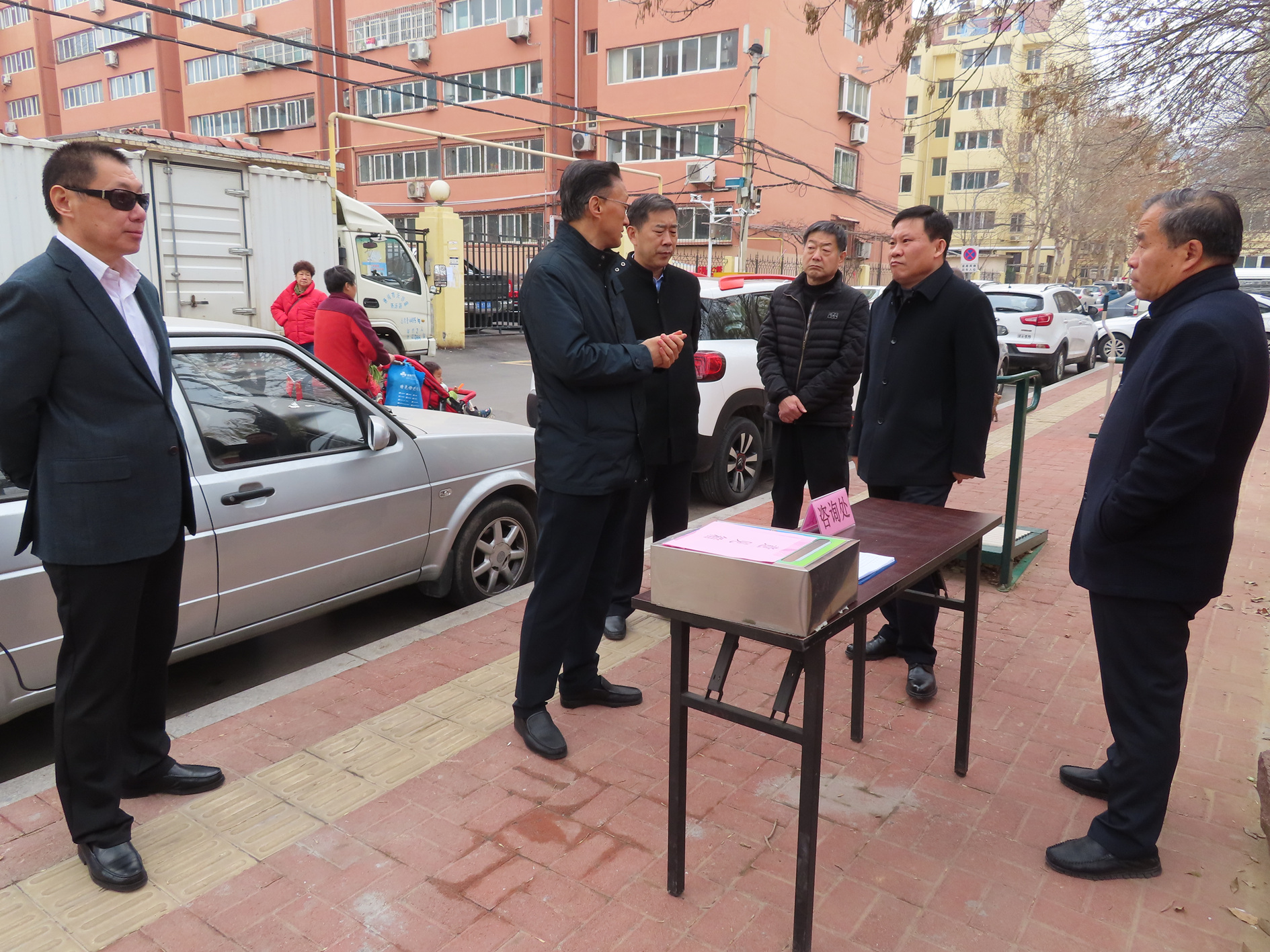 区人大常委会主任孟宪伟带队调研全区选民名单公告情况