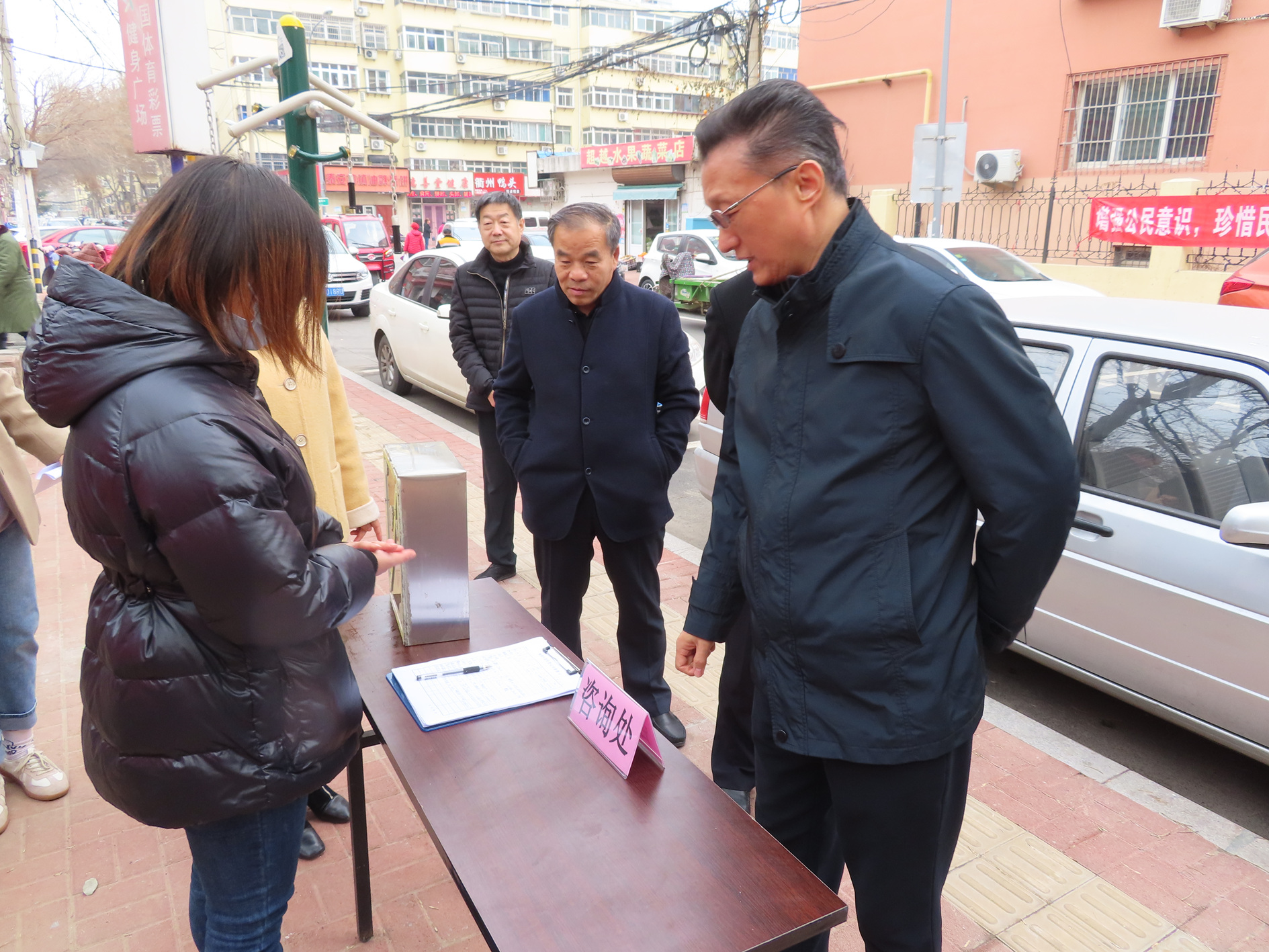 区人大常委会主任孟宪伟带队调研全区选民名单公告情况