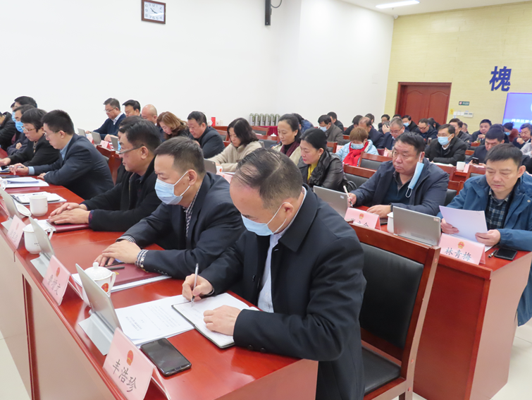 区第十八届人大常委会召开第43次会议