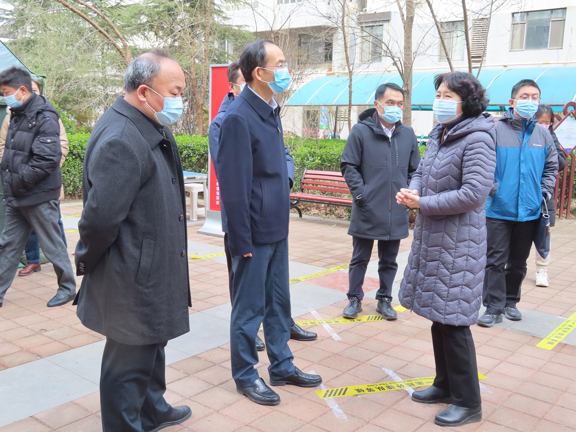 区人大常委会主任熊高翔带队到中大槐树街道督导核酸检测演练准备工作