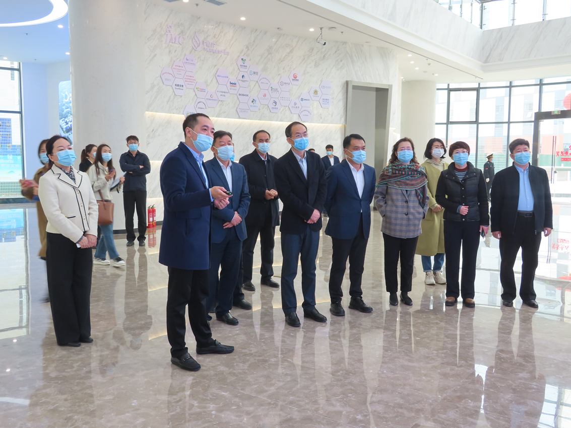 区人大常委会主任会议视察吴家堡街道重点项目和疫情防控工作
