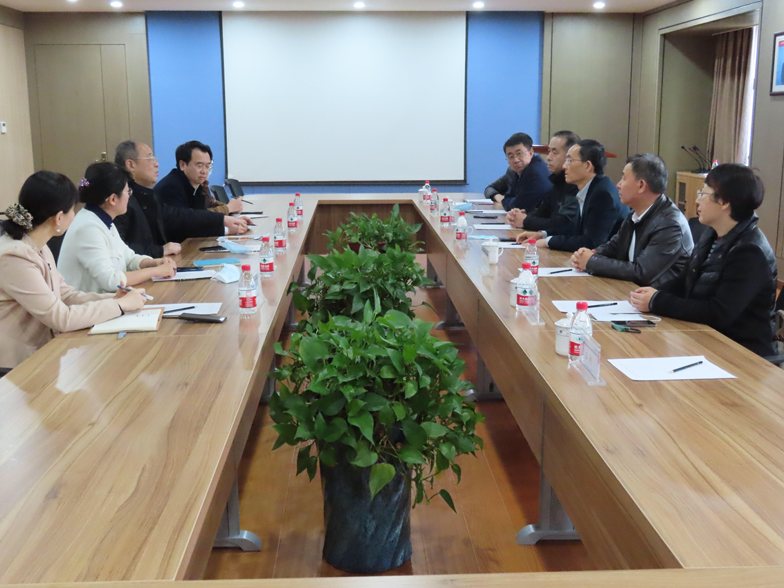 区人大常委会主任熊高翔走访看望部分驻区全国人大代表