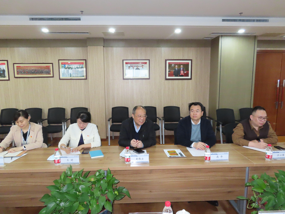 区人大常委会主任熊高翔走访看望部分驻区全国人大代表