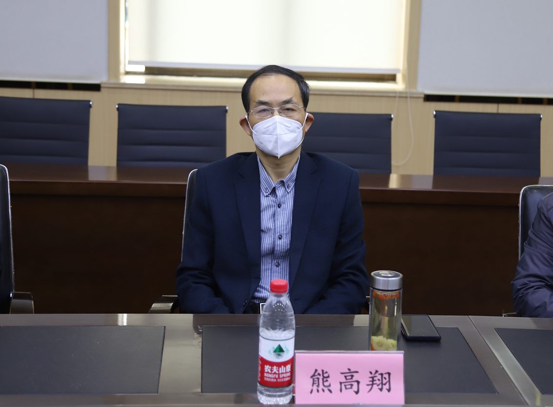 【民呼我应，代表有约】区人大常委会主任熊高翔带队走访慰问槐荫人民医院一线防疫医护人员